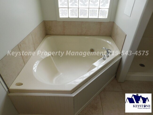 Building Photo - 710 S Walton Dr