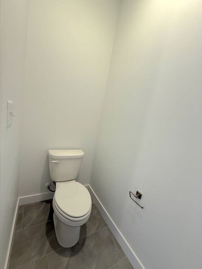 Building Photo - New 3 bed, 2.5 bath with 2 car garage home