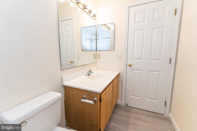 Building Photo - 3500 Sanibel Cir