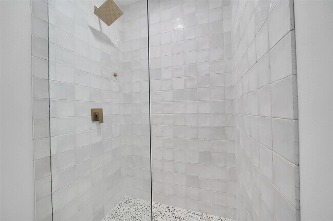 Building Photo - 330-348 SW 48th Ave