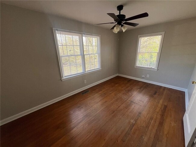 Building Photo - 2254 N Shallowford Rd