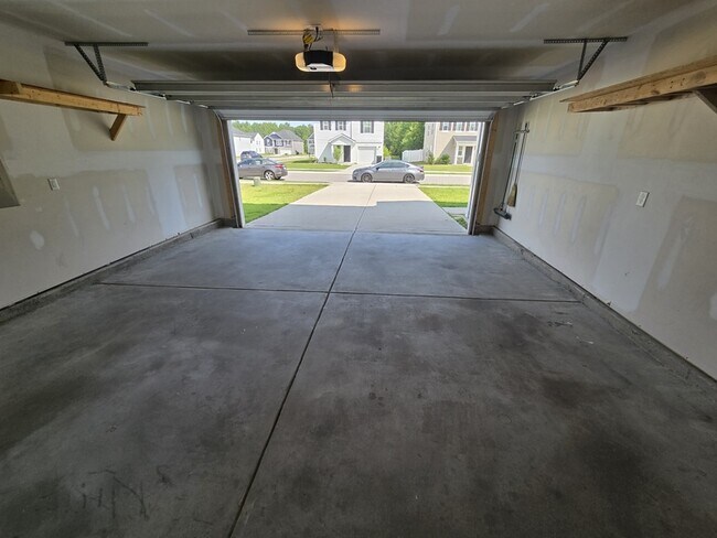Building Photo - 129 Maple Tree Ln