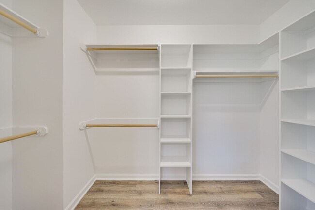 Building Photo - 11 Moss Grove Ln