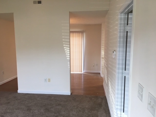 Building Photo - Three bedroom two bathroom house