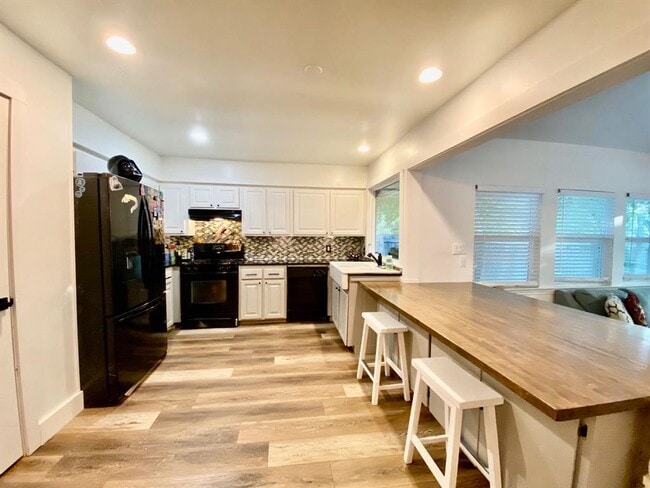 Building Photo - 7302 Shadywood Dr