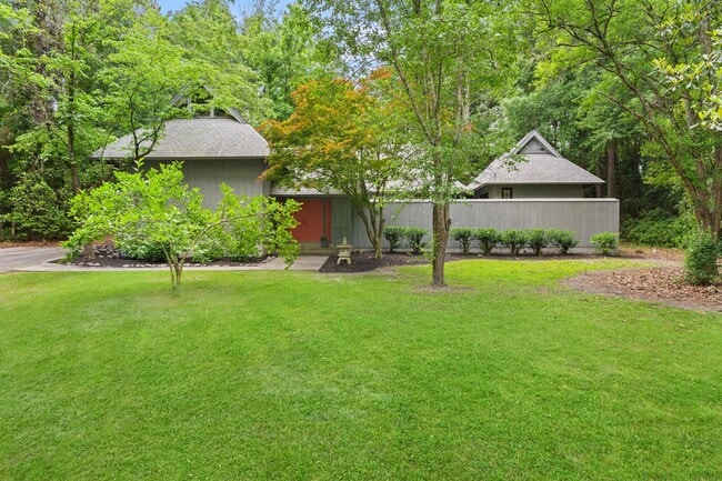 Building Photo - 211 Wendwood Dr
