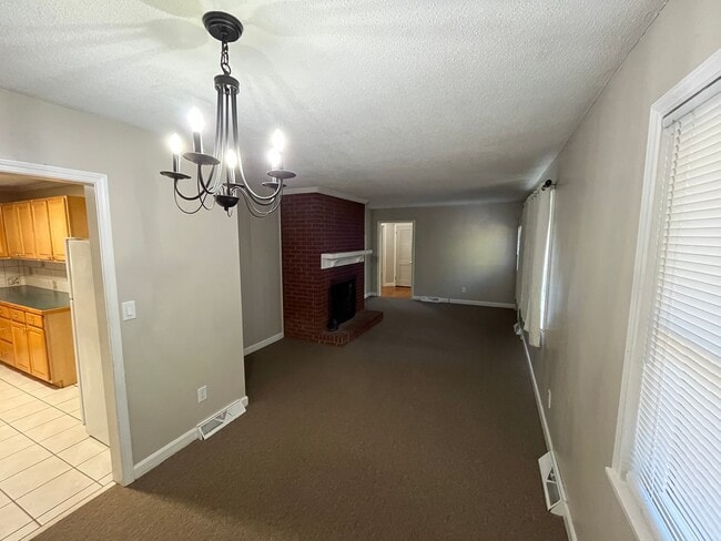 Building Photo - Charming 3-bedroom 1.5-bathroom brick home