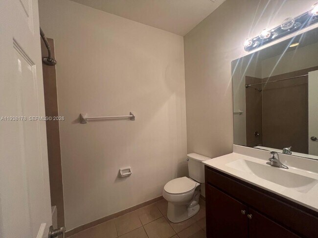 Building Photo - 191 SE 35 Ave