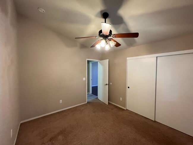 Building Photo - 3-bedroom single story in Merced!