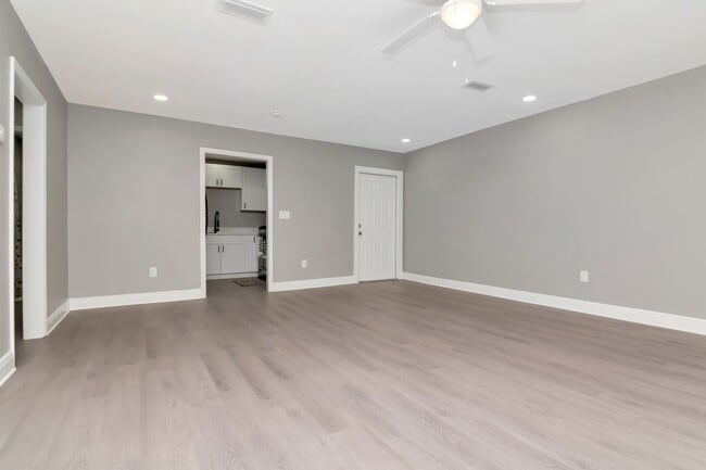 Building Photo - Totally Remodeled Duplex w/ New Fenced Bac...