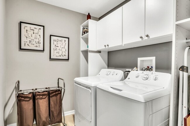 Building Photo - 3227 N Heritage Ln