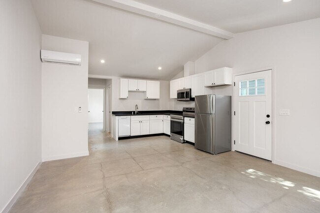 Building Photo - 126 1/2 Franklin Ct