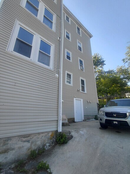 Building Photo - 395 9th Ave