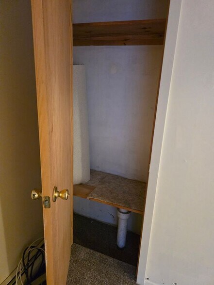 Building Photo - 1707 Meadowbrook Rd