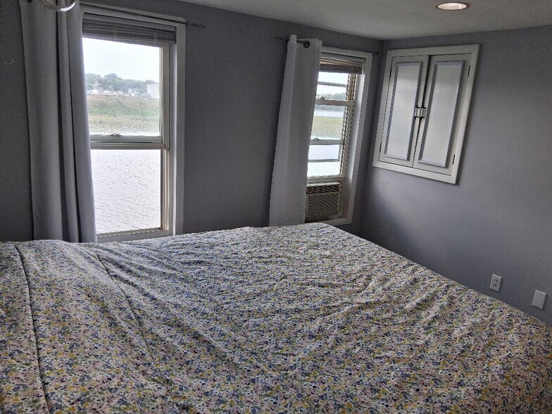 Waterfront Bedroom 2 - 53 Edgewater ave