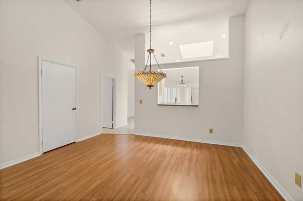 Building Photo - 604 Parkside Pl