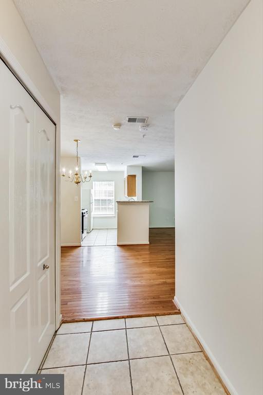 Building Photo - 8911 Town Center Cir