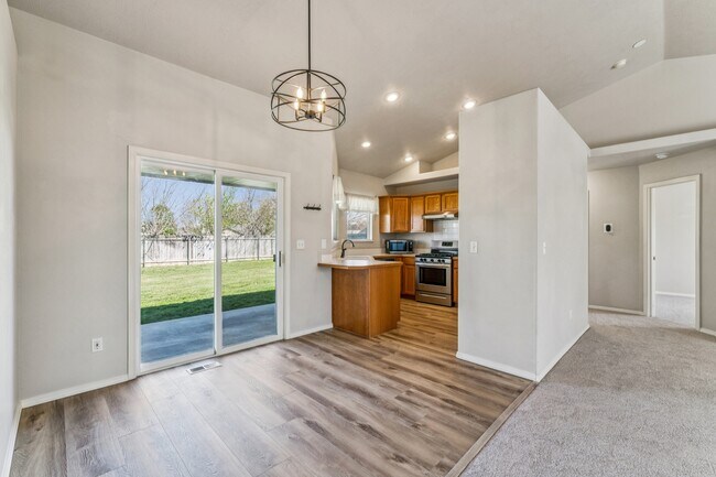 Building Photo - 8210 Waterside Ave