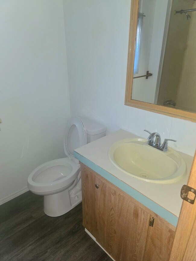 Building Photo - 2 bedroom 2 bathroom home for rent