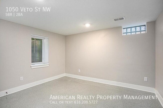 Building Photo - 1050 Veto St NW