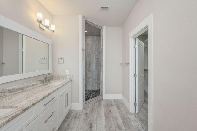 Building Photo - 518 Sibert Ave