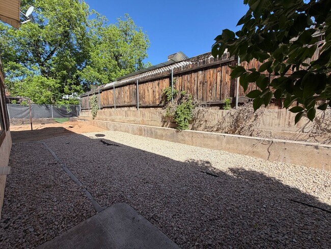 Building Photo - REMODELED TWO BEDROOM IN DOWTOWN!