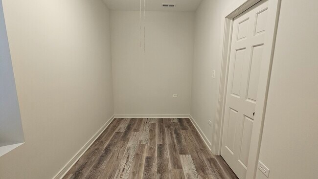 Building Photo - 2216 W 21st Pl