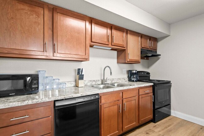 Building Photo - 2309 Cherry Hills Dr