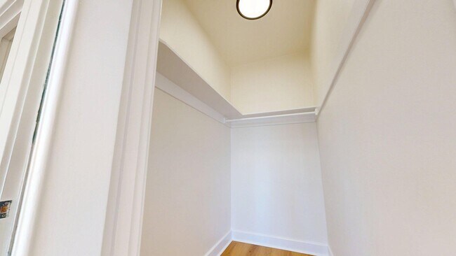 Building Photo - 1047 Bush St