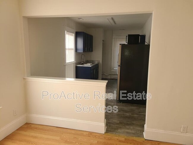 Building Photo - 3225 Lyons Ave