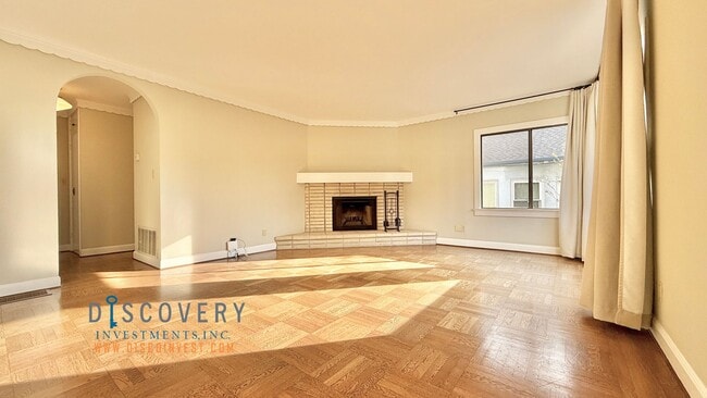 Building Photo - Updated MCM Gem in Adams Point