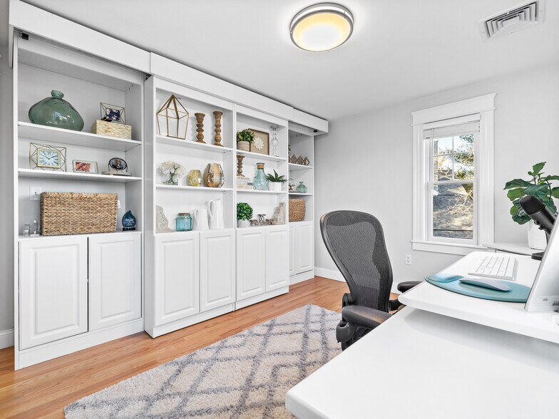 Building Photo - 25 Falmouth Rd