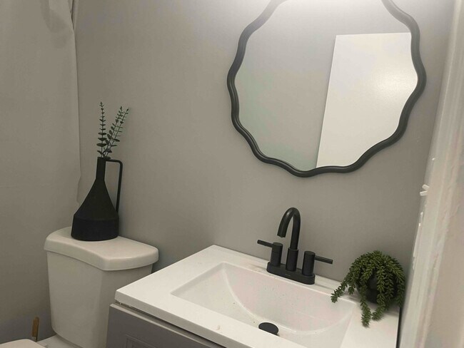 Building Photo - 1025 W Baltimore St