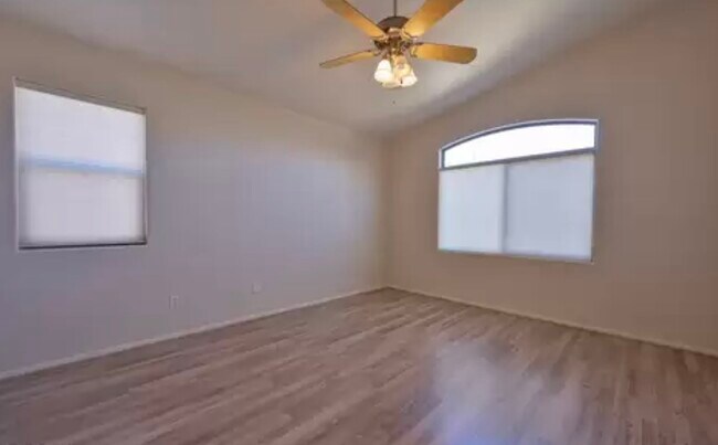 Building Photo - 10427 E Avalon Park St