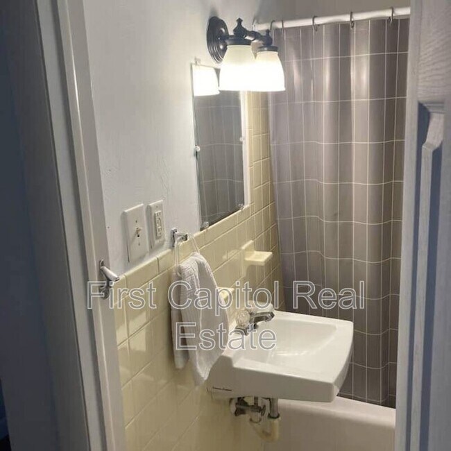 Building Photo - 5104 Fairfield Rd