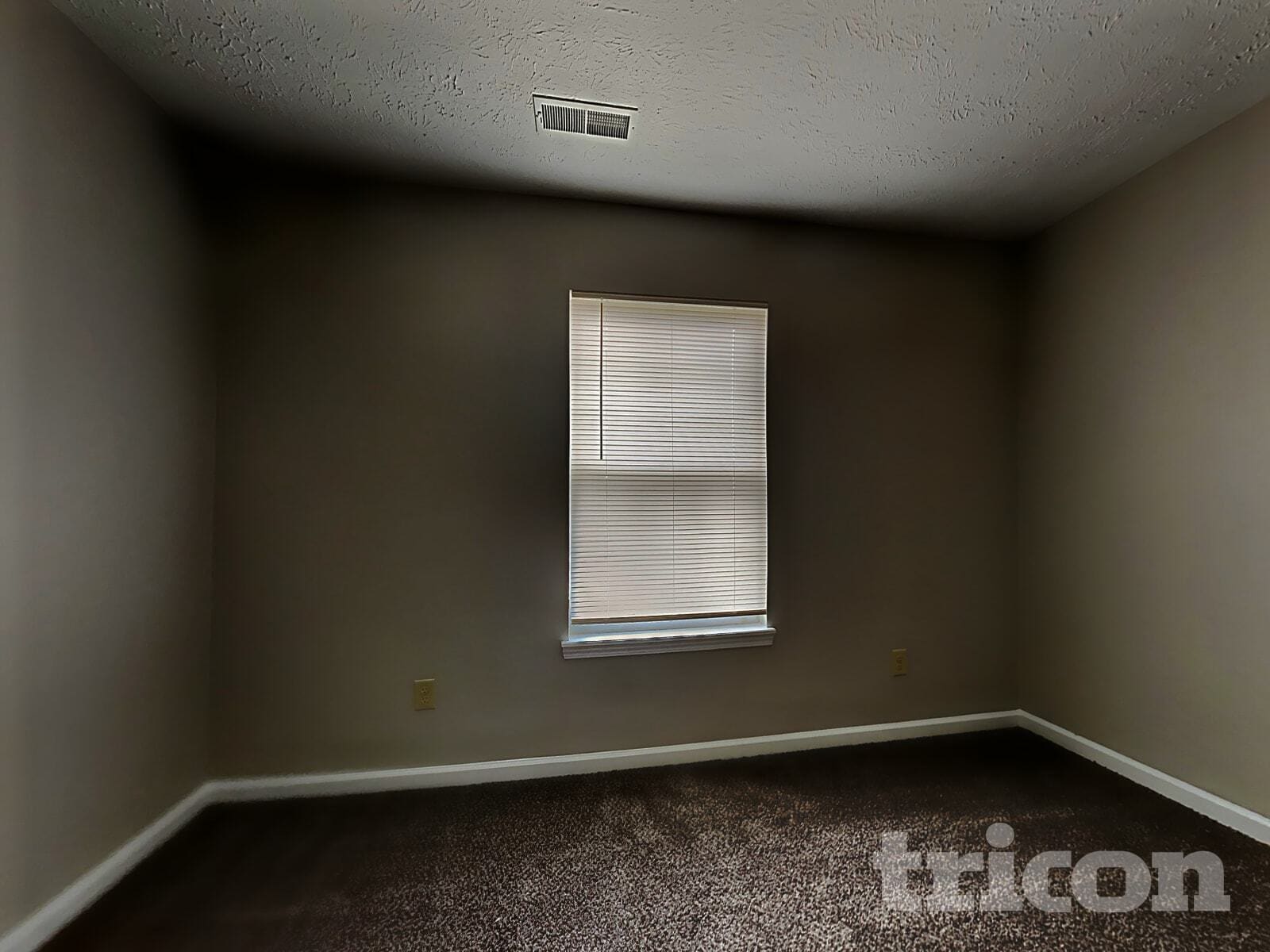 Building Photo - 614 Eastpointe Dr