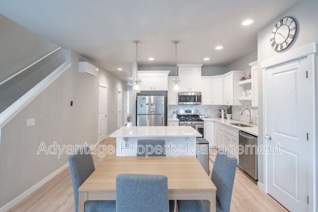 Building Photo - 5587 NW Torchcrest Pl