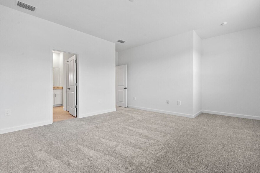 Building Photo - 14150 Gardeners Wy