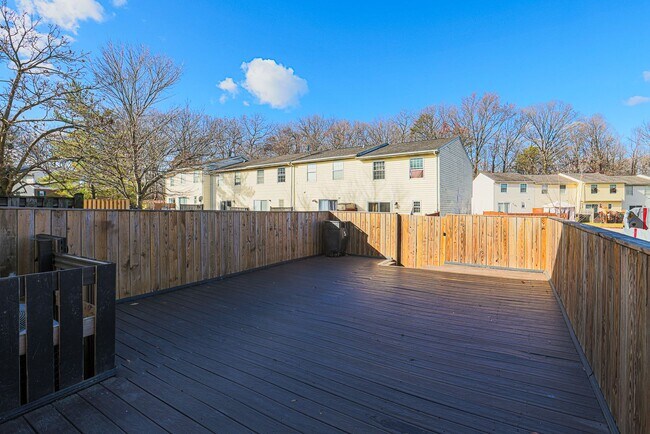 Building Photo - 14 Luffing Ct