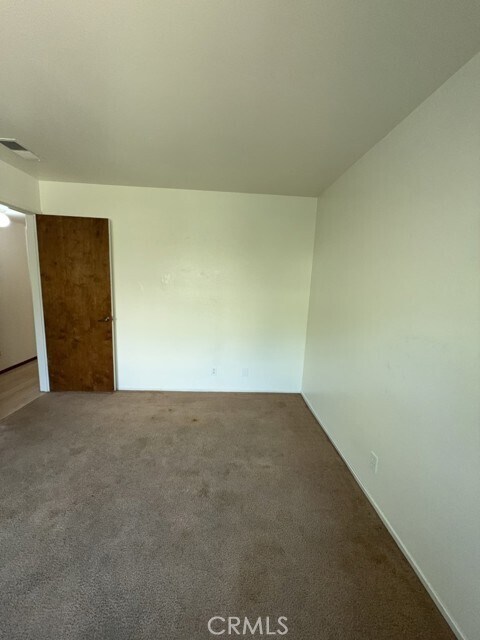 Building Photo - 10 Royale Ave