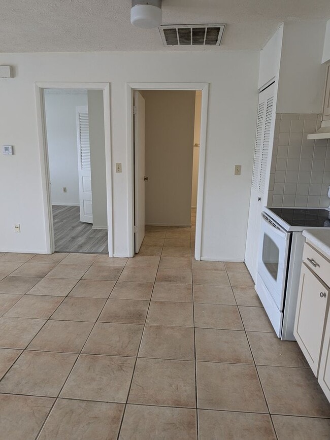 Building Photo - 1 bed/1 bath $1000/month in Dade City!
