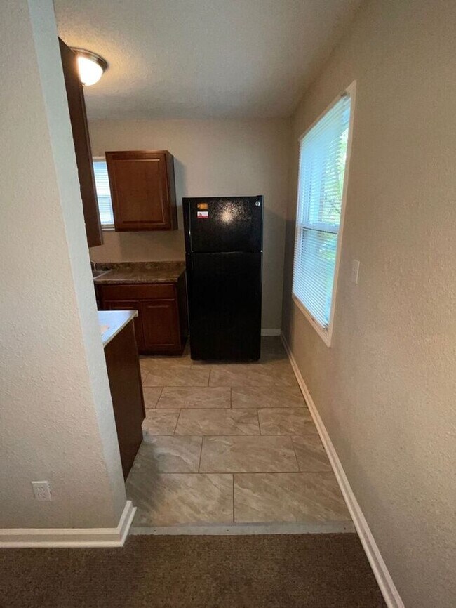 Building Photo - Adorable Updated 1 Bed with 1 Bathroom Rem...