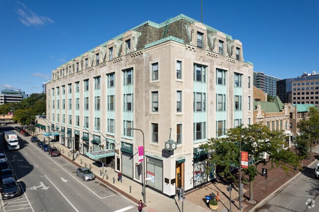 Primary Photo - Evanston Galleria Bldg
