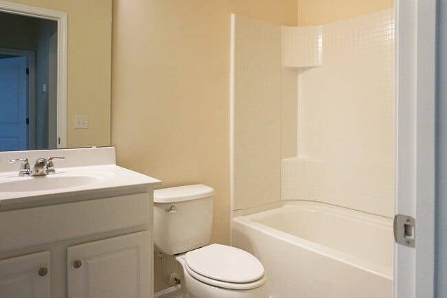 Building Photo - **$500 off First Months rent** Lovely 3 bedroom 2 Bath Ranch with 2 Car Garage in Goose Creek