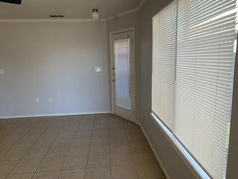 Building Photo - 305 N Chicago Ave