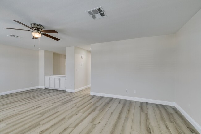 Building Photo - Beautiful 4-Bedroom Home Near Downtown Sum...
