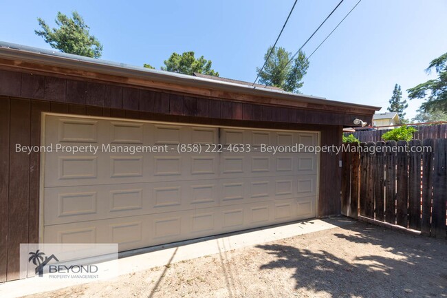 Building Photo - LUXURY IN LAKESIDE , STUNNING 4 BED 3 BATH...