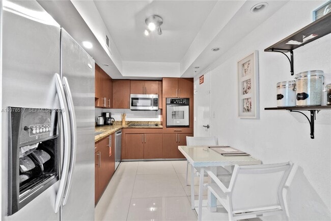 Building Photo - 4001 S Ocean Dr