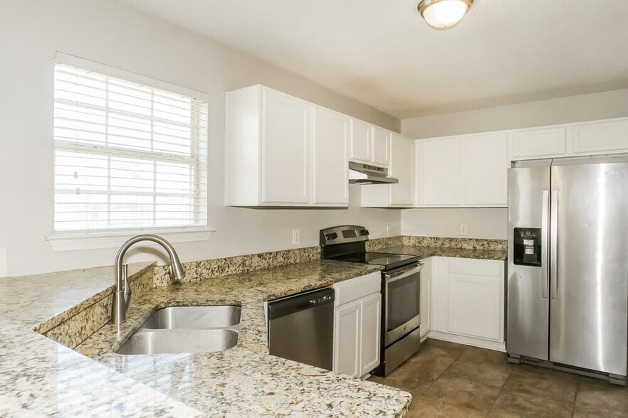 Building Photo - 4551 Blue River Dr