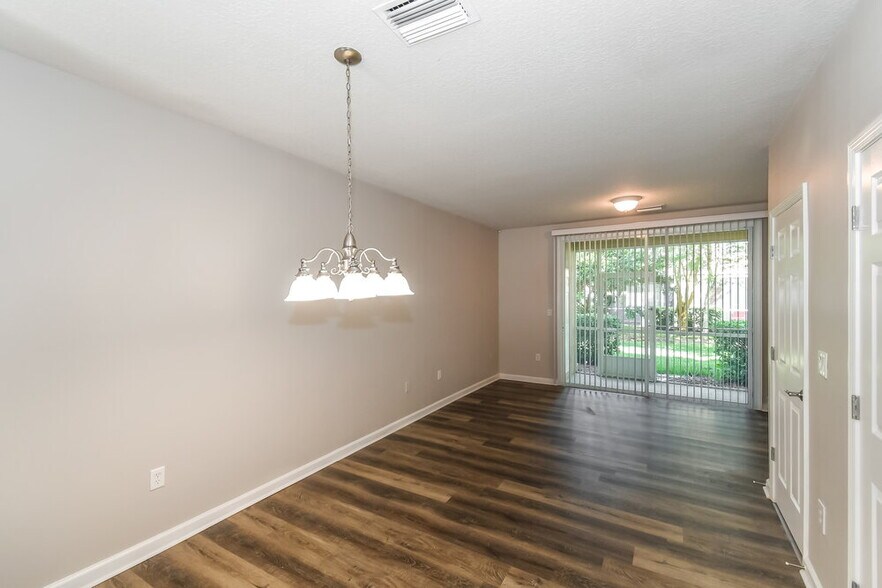 Building Photo - 8108 Summer Palm Ct